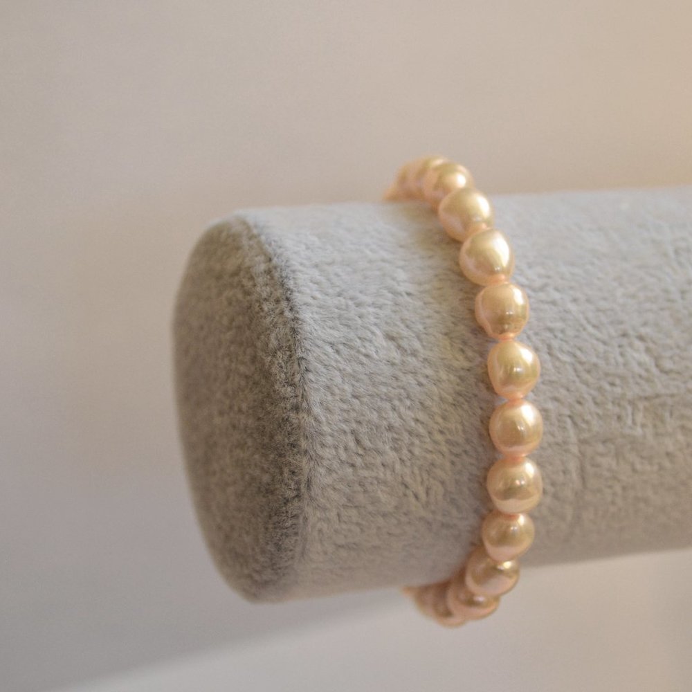 Mother of Pearl Single Strand Bracelet